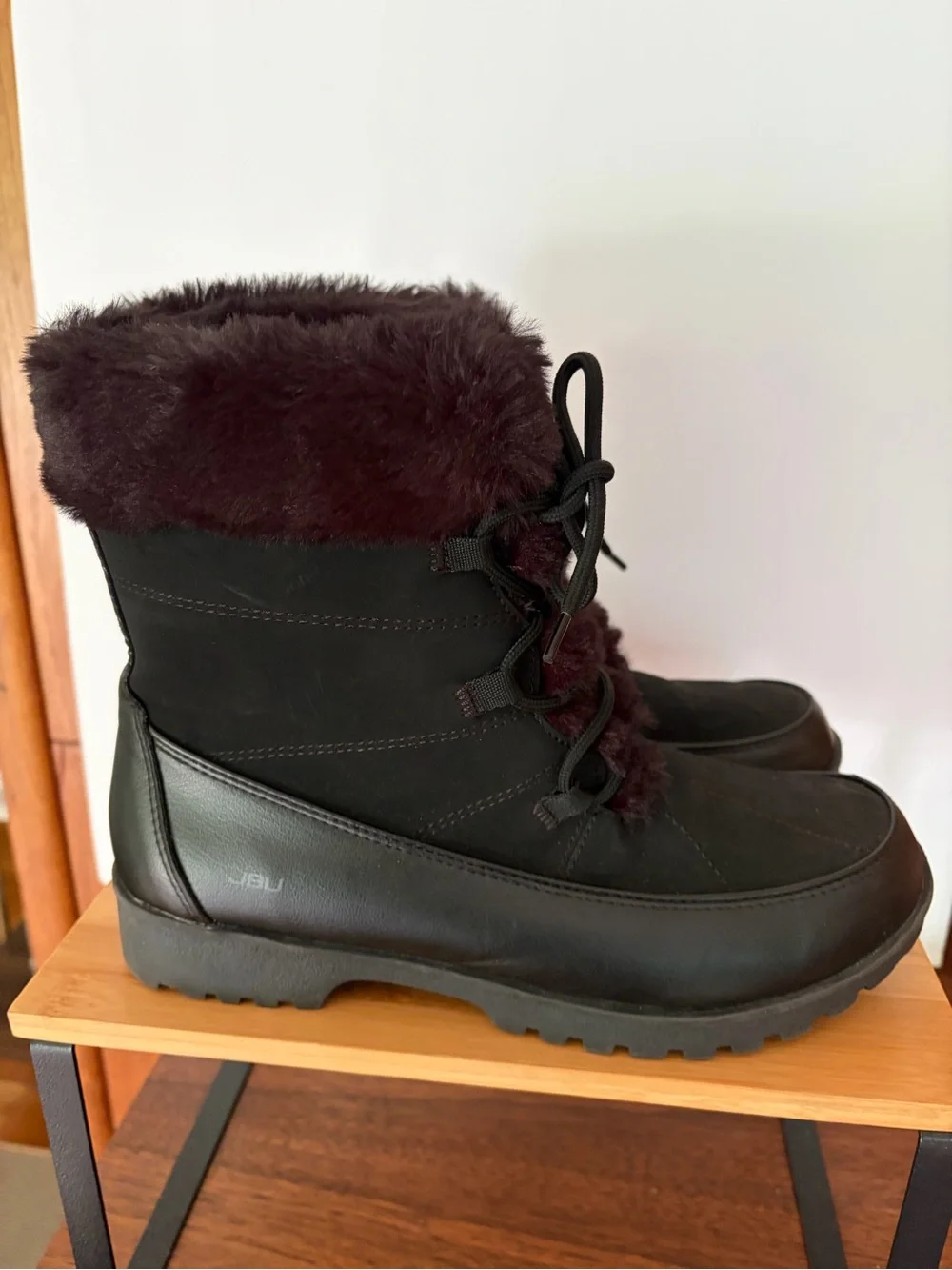 JBU Women's Colorado 9M Black Winter Faux Fur-Lined Lace-Up Boots. Memory Foam